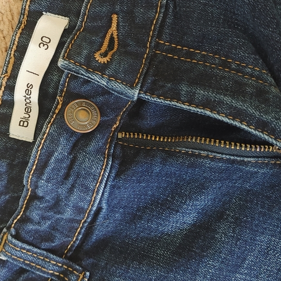 Bluenotes Mid-Rise Shorts - Picture 3 of 4